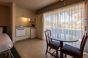 Coral Reef Inn & Suites