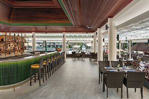 Le Meridien Phuket Beach Resort