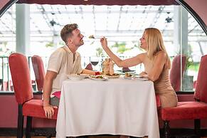 Le Meridien Phuket Beach Resort