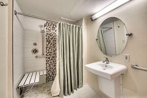 Inn of Naples, Tapestry Collection by Hilton