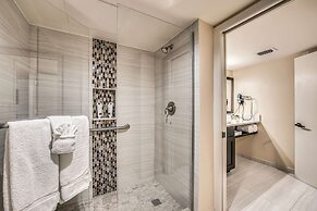 Inn of Naples, Tapestry Collection by Hilton