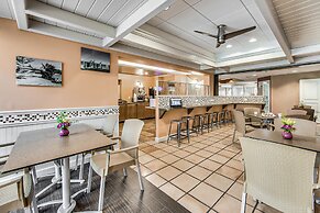 Inn of Naples, Tapestry Collection by Hilton