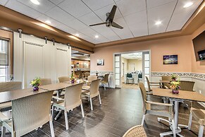 Inn of Naples, Tapestry Collection by Hilton