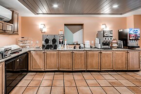 Inn of Naples, Tapestry Collection by Hilton