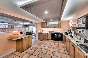 Inn of Naples, Tapestry Collection by Hilton