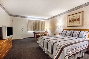 Econo Lodge Inn & Suites near China Lake Naval Station