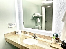 Days Inn by Wyndham Pensacola - Historic Downtown