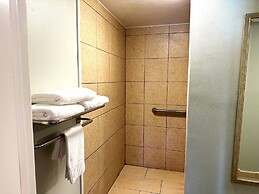 Days Inn by Wyndham Pensacola - Historic Downtown