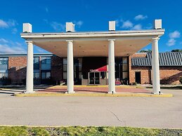 Mystic River Hotel & Suites Near Casinos