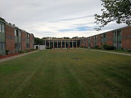 Mystic River Hotel & Suites Near Casinos