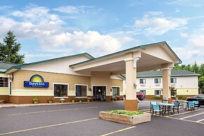 Days Inn by Wyndham Marquette