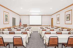 Days Inn by Wyndham Marquette