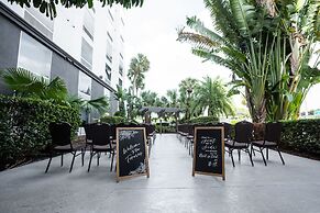 Holiday Inn & Suites Across From Universal Orlando by IHG