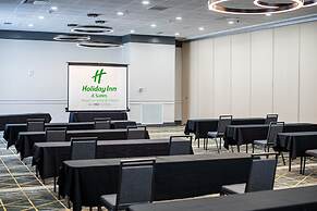 Holiday Inn & Suites Across From Universal Orlando by IHG