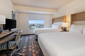 Holiday Inn & Suites Across From Universal Orlando by IHG