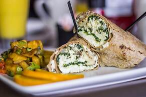 Holiday Inn & Suites Across From Universal Orlando by IHG