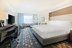 Holiday Inn & Suites Across From Universal Orlando by IHG