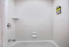 Holiday Inn & Suites Across From Universal Orlando by IHG