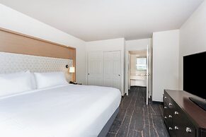 Holiday Inn & Suites Across From Universal Orlando by IHG