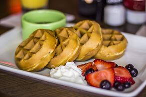 Holiday Inn & Suites Across From Universal Orlando by IHG