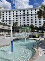 Holiday Inn & Suites Across From Universal Orlando by IHG