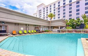 Holiday Inn & Suites Across From Universal Orlando by IHG