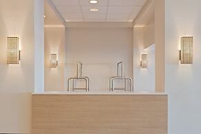 Holiday Inn & Suites Across From Universal Orlando by IHG