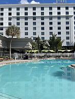 Holiday Inn & Suites Across From Universal Orlando by IHG