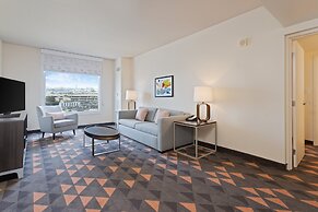 Holiday Inn & Suites Across From Universal Orlando by IHG