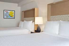 Holiday Inn & Suites Across From Universal Orlando by IHG