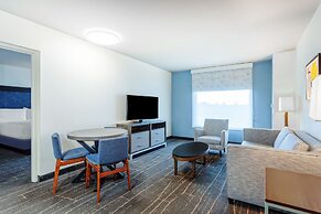 Holiday Inn & Suites Across From Universal Orlando by IHG