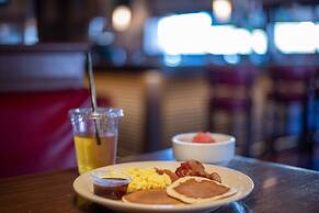 Holiday Inn & Suites Across From Universal Orlando by IHG