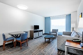 Holiday Inn & Suites Across From Universal Orlando by IHG