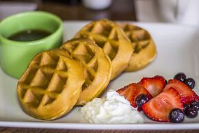 Holiday Inn & Suites Across From Universal Orlando by IHG