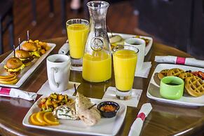 Holiday Inn & Suites Across From Universal Orlando by IHG