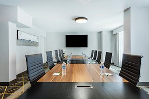 Holiday Inn & Suites Across From Universal Orlando by IHG