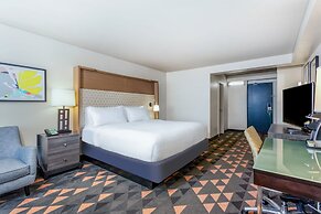 Holiday Inn & Suites Across From Universal Orlando by IHG