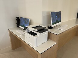 Holiday Inn & Suites Across From Universal Orlando by IHG