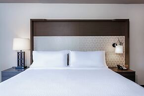 Holiday Inn & Suites Across From Universal Orlando by IHG