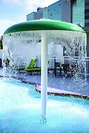 Holiday Inn & Suites Across From Universal Orlando by IHG