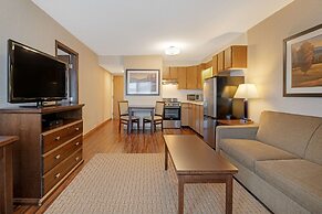 Best Western Plus Emerald Isle Hotel