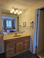 Travelodge by Wyndham Mackinaw City