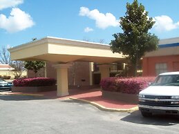 Quality Inn & Suites Conference Center Statesboro Historic District