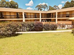 Quality Inn & Suites Conference Center Statesboro Historic District