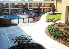 Quality Inn & Suites Conference Center Statesboro Historic District