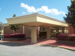 Quality Inn & Suites Conference Center Statesboro Historic District