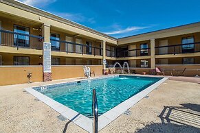 Quality Inn & Suites Conference Center Statesboro Historic District