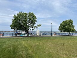 Clarion Hotel Conference Center on Lake Erie