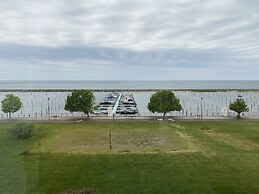 Clarion Hotel Conference Center on Lake Erie