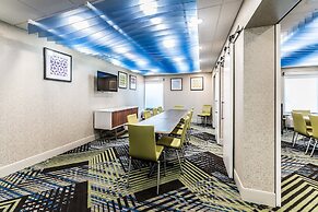 Holiday Inn Express Flint-Campus Area by IHG
